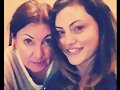 Phoebe Tonkin y su madre