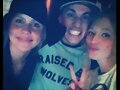 Claire con amigos, Michael Trevino..