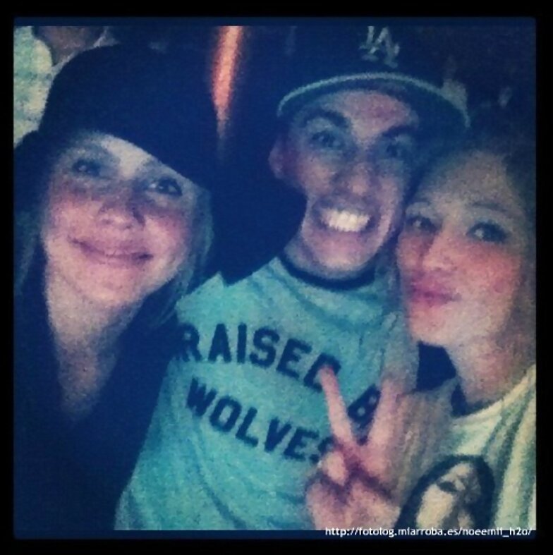 Claire con amigos, Michael Trevino..