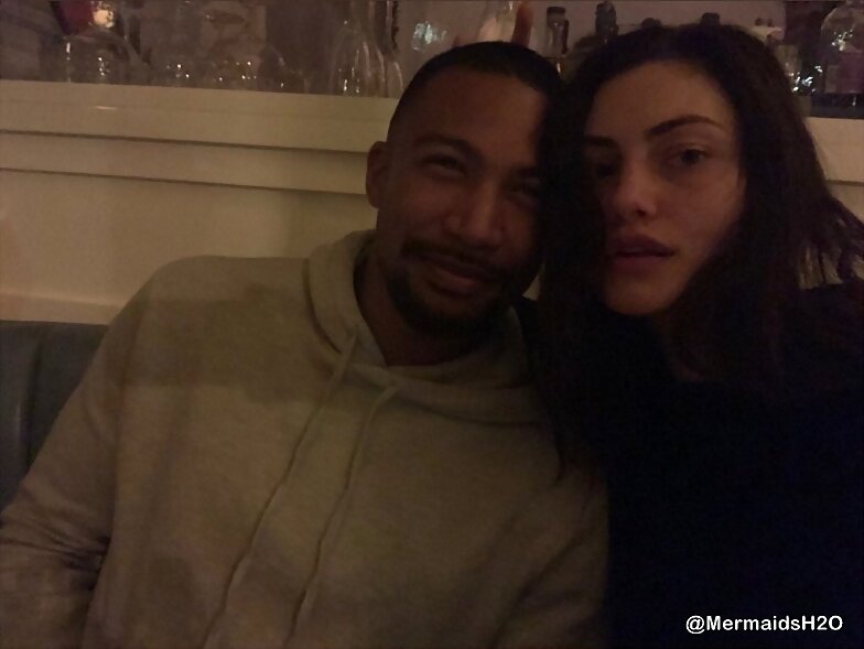 Phoebe Tonkin & Charles M. The Originals reunion