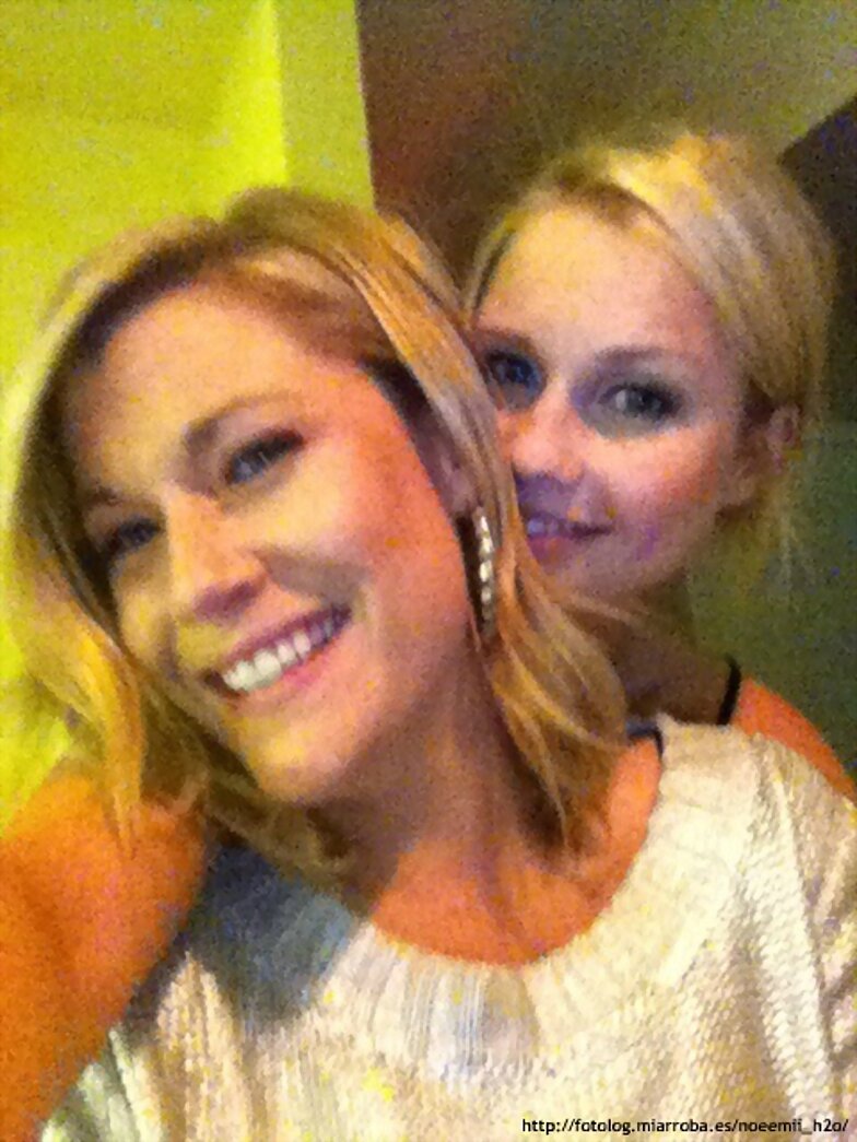Claire y una amiga