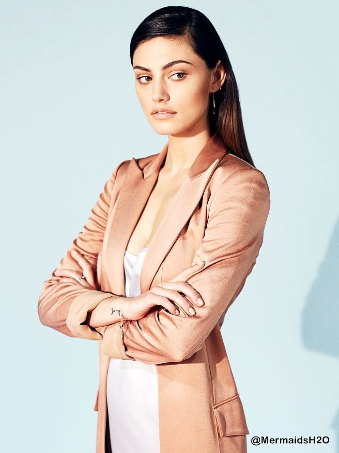 Phoebe Tonkin photoshoot Who What Wear 2014