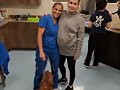 Claire Holt rescata un animal abandonado