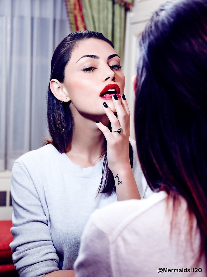 Phoebe Tonkin photoshoot Glamour 2014