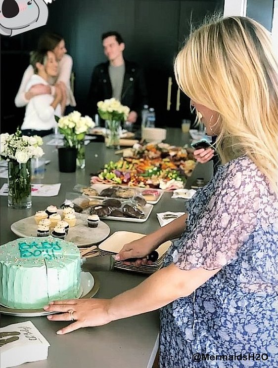 Claire Holt celebrando su baby shower | Feb 2019