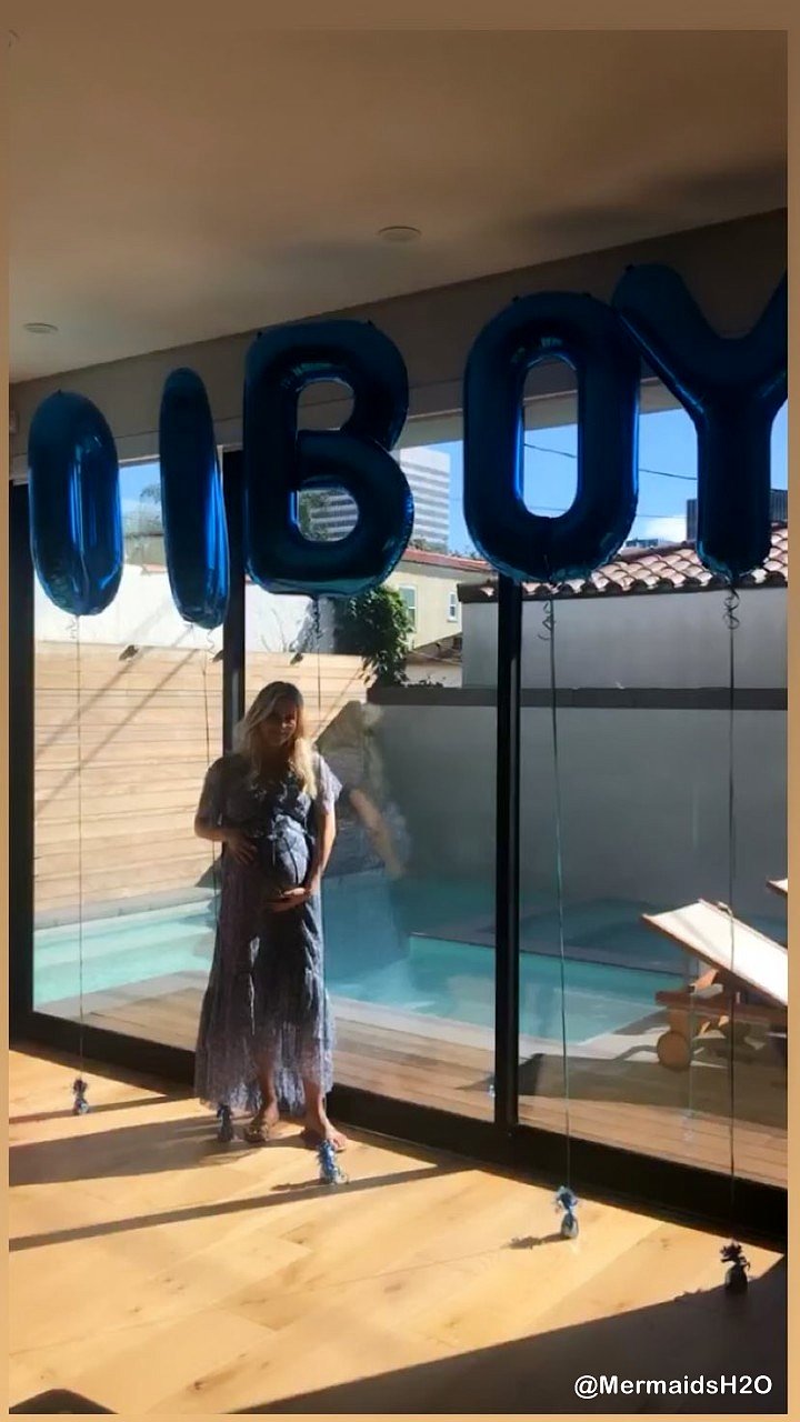 Claire Holt celebrando su baby shower | Feb 2019