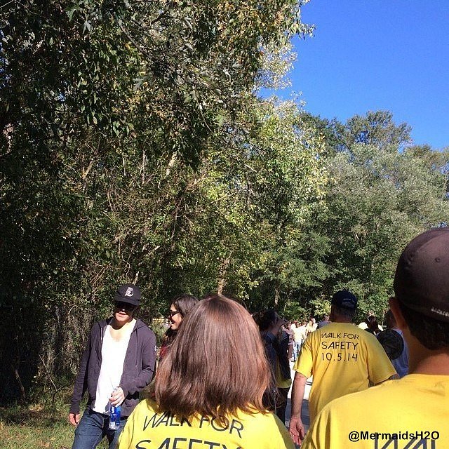 Phoebe Tonkin - Sarah Jones Walkathon, Oct 5, 2014