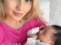 Claire Holt con su hijo James Holt Joblon