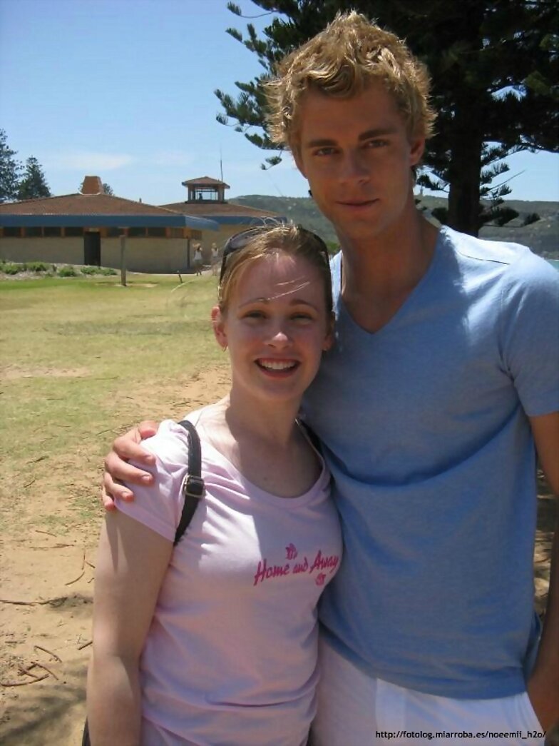 Luke Mitchell con una fan