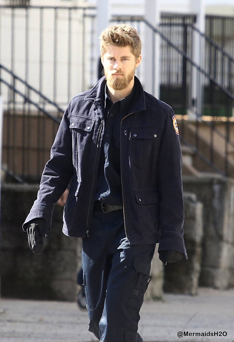 Luke Mitchell en el set de Blindspot 29-03-2017
