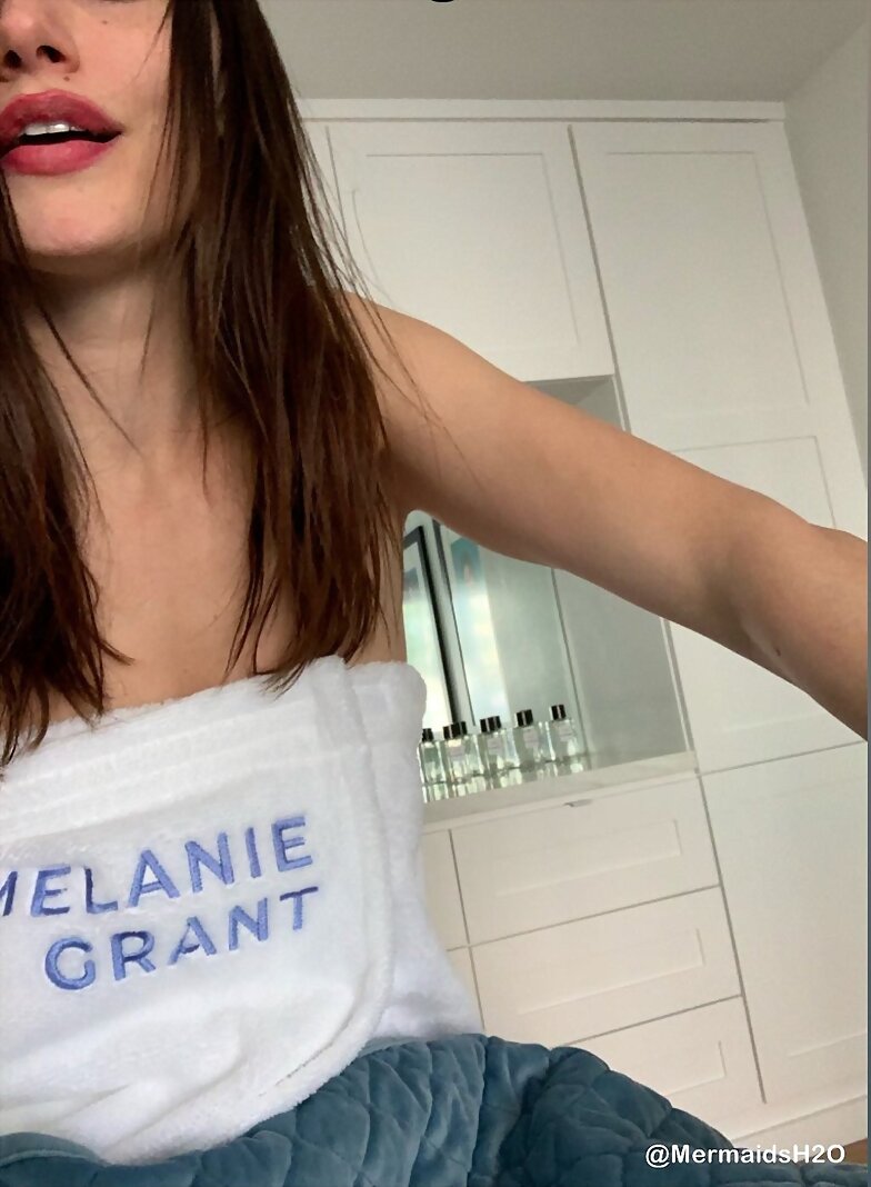 Phoebe Tonkin | February 2019