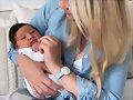 Claire Holt con su hijo James Holt Joblon
