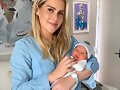 Claire Holt con su hijo James Holt Joblon