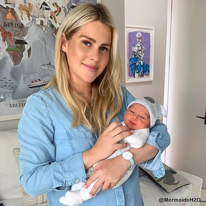 Claire Holt con su hijo James Holt Joblon