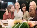 Phoebe Tonkin cena con sus amigas | April 2019