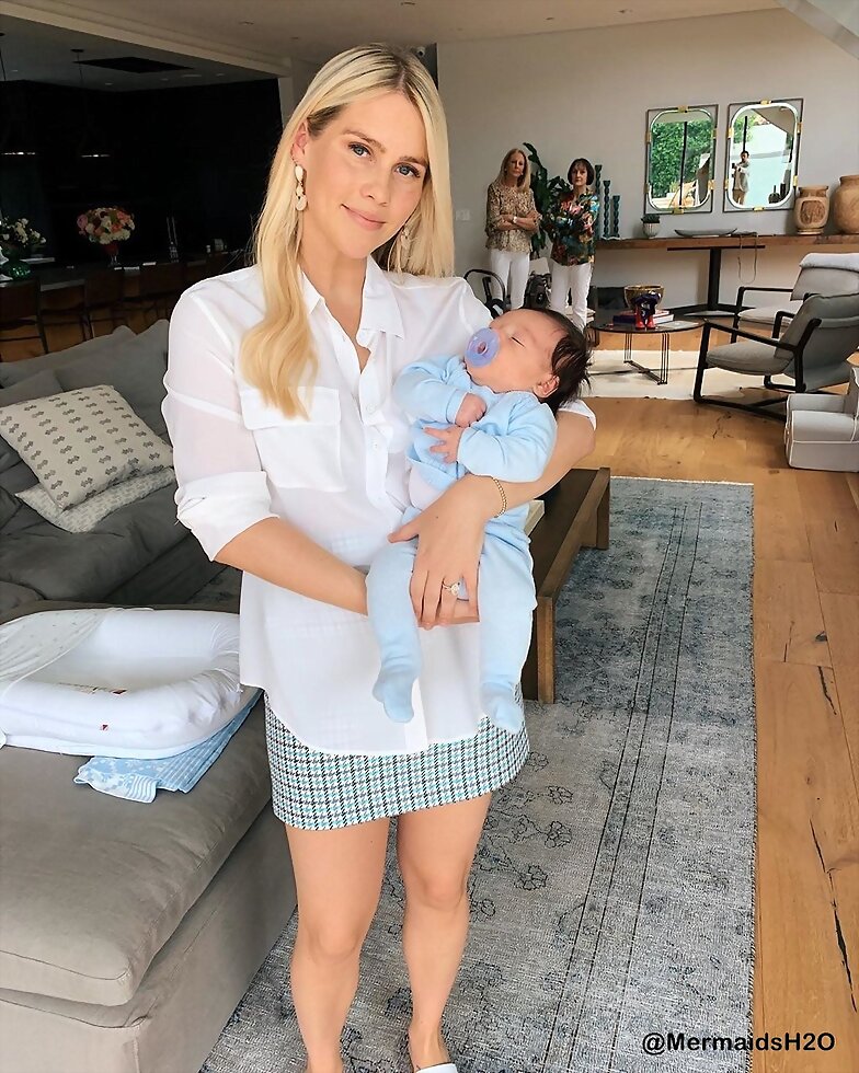 Claire Holt con su hijo James Holt Joblon