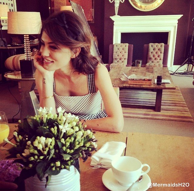 Phoebe Tonkin bts photoshoot Maniac Magazine 2014