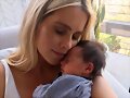 Claire Holt con su hijo James Holt Joblon