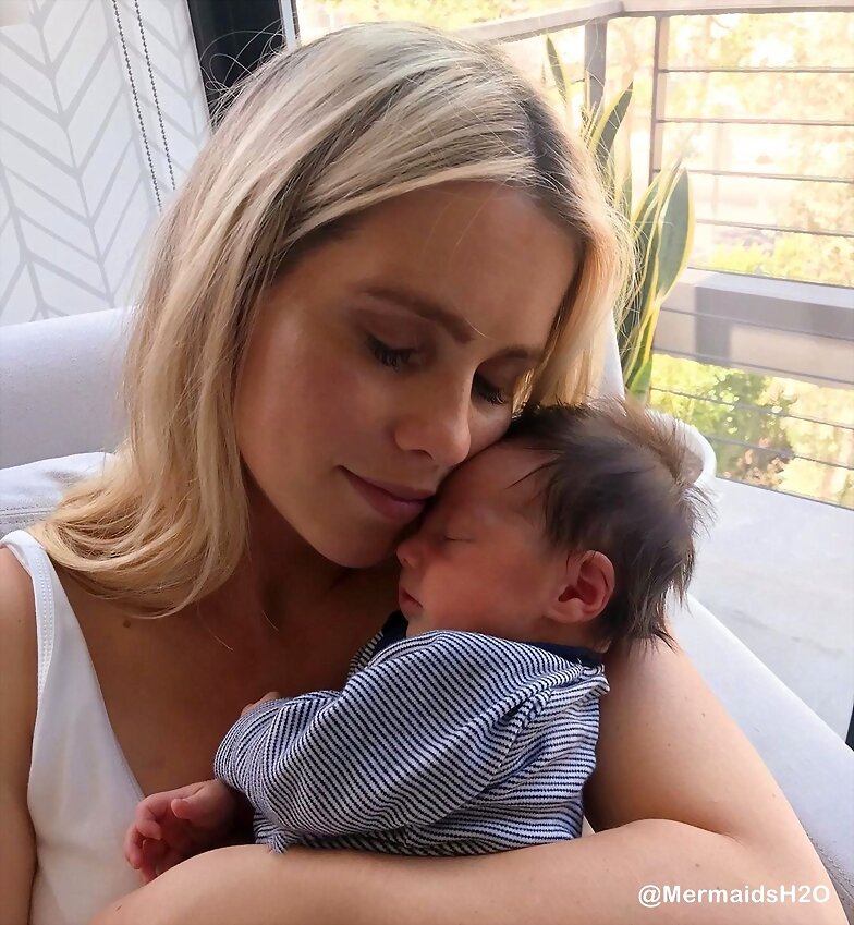 Claire Holt con su hijo James Holt Joblon