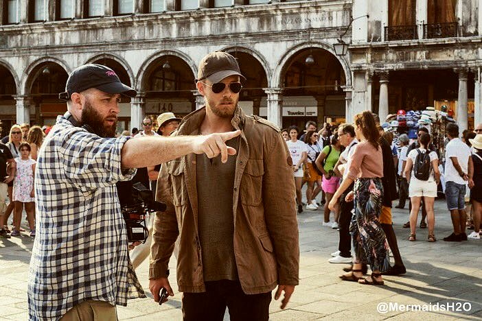 Luke Mitchell en el set de Blindspot S3