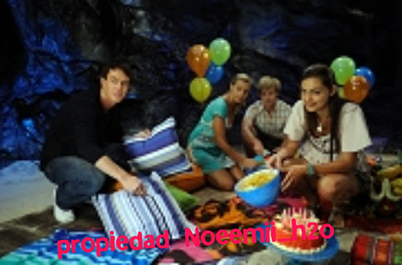 Todos en la Isla de Mako en el cumple de Rikki