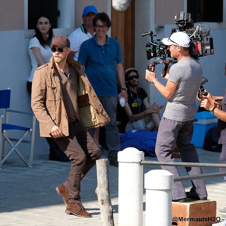 Luke Mitchell en el set de Blindspot S3