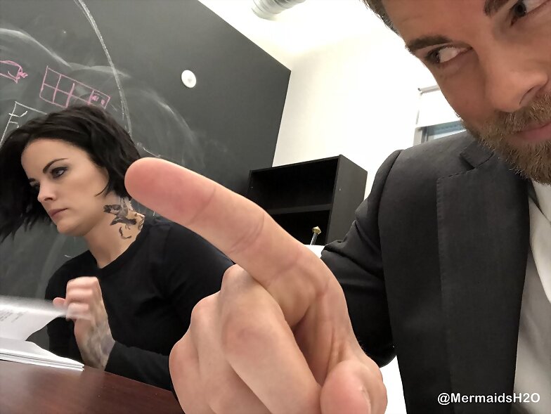 Luke Mitchell en el set de Blindspot S3