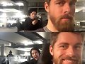 Luke Mitchell en el set de Blindspot S3
