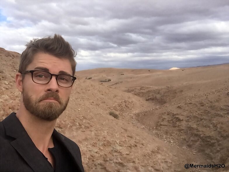 Luke Mitchell en el set de Blindspot S3