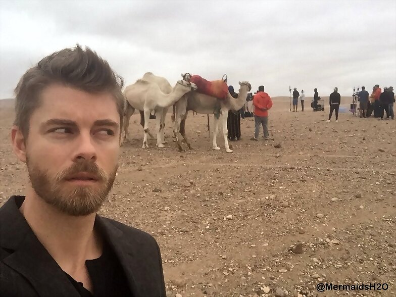Luke Mitchell en el set de Blindspot S3