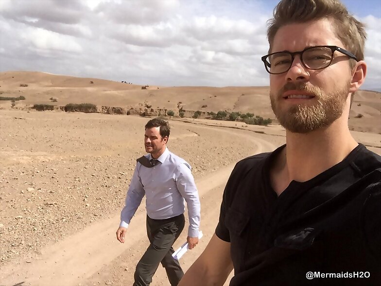 Luke Mitchell en el set de Blindspot S3