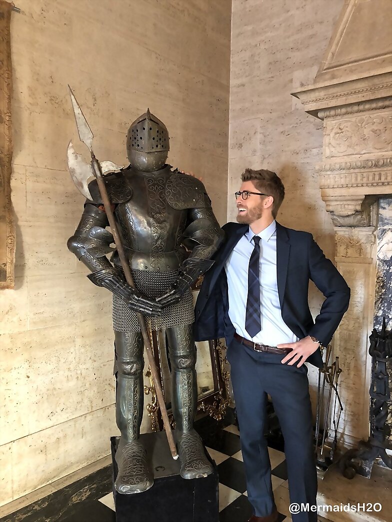 Luke Mitchell en el set de Blindspot S3