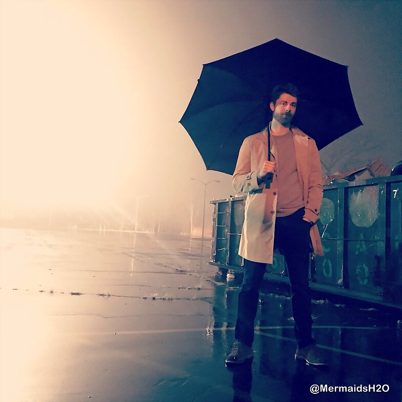 Luke Mitchell en el set de Blindspot S3