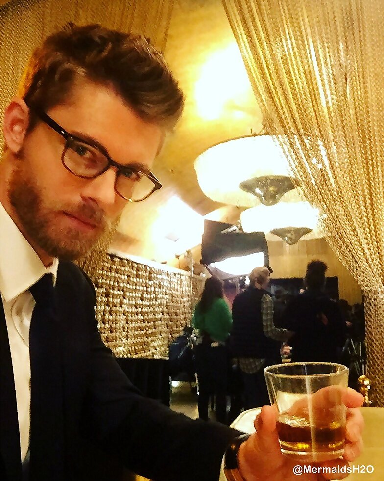 Luke Mitchell en el set de Blindspot S3