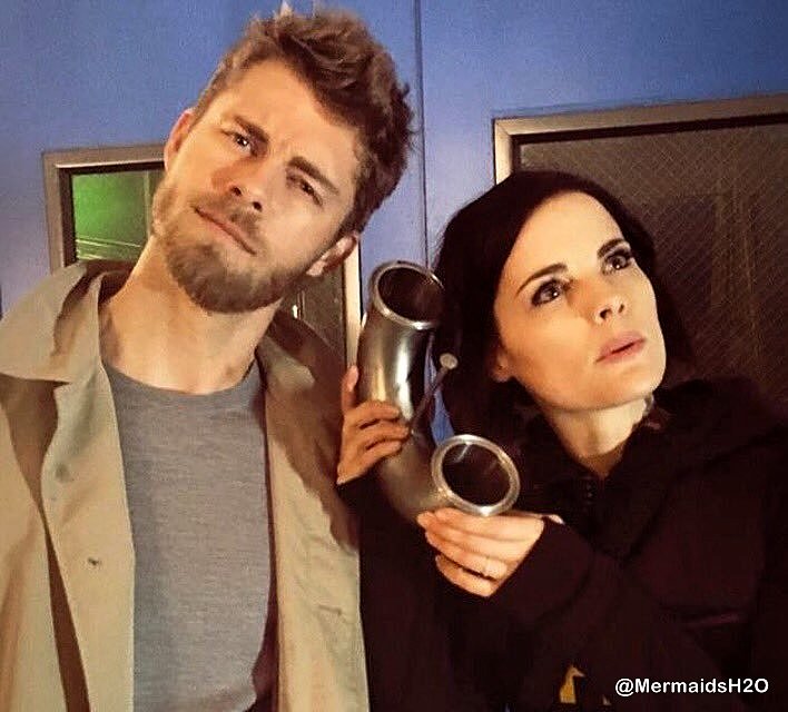 Luke Mitchell en el set de Blindspot S3