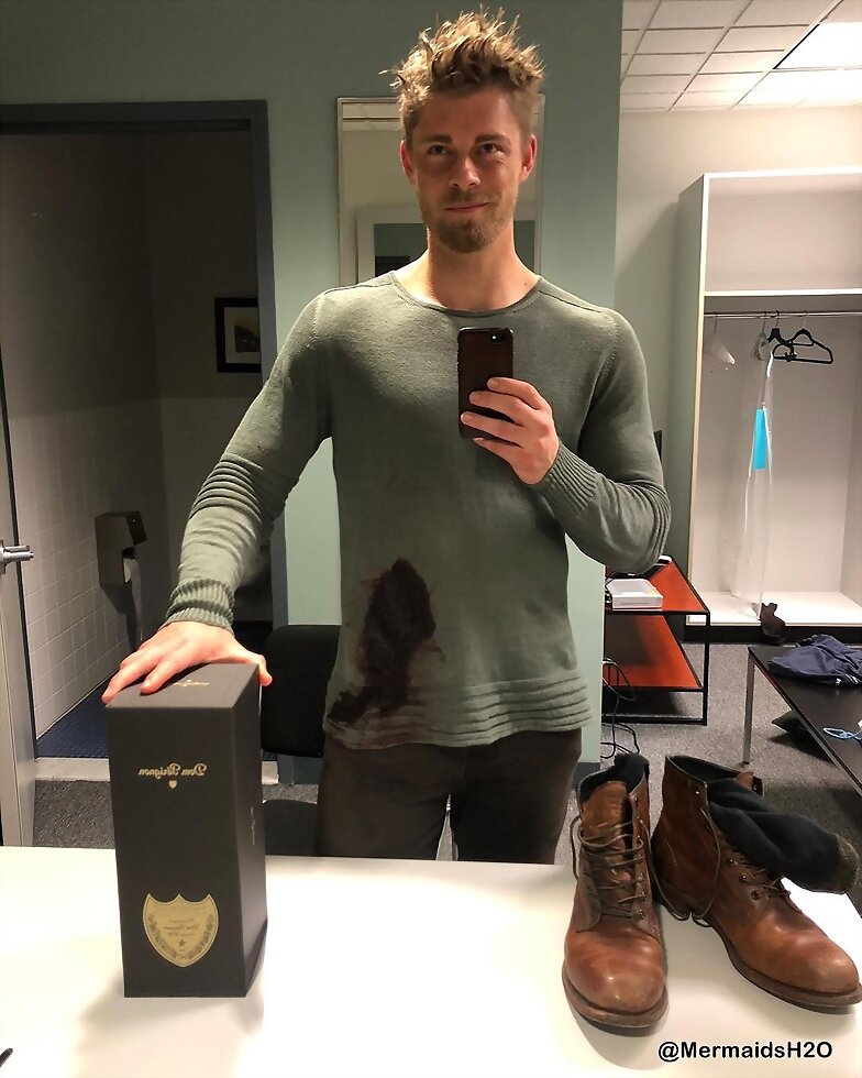 Luke Mitchell en el set de Blindspot S3
