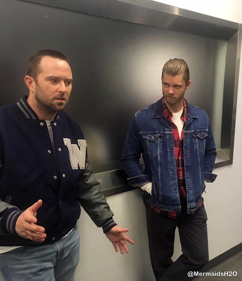 Luke Mitchell en el set de Blindspot S3
