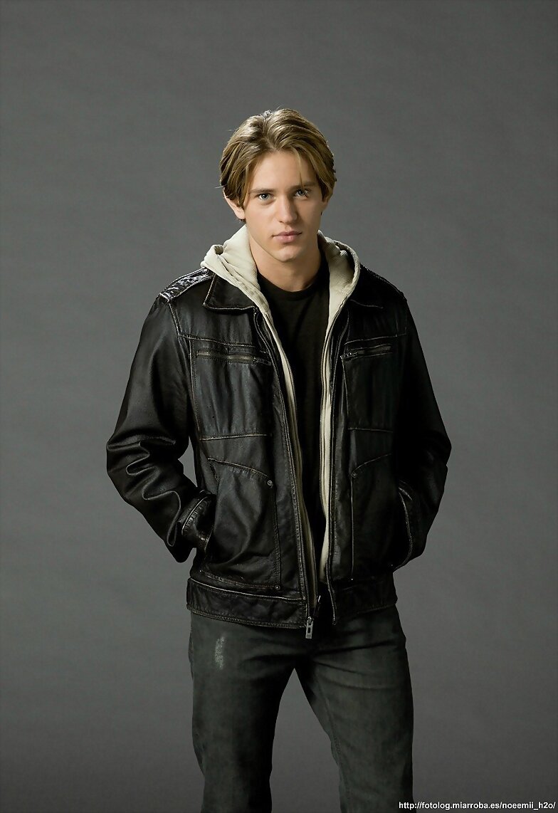 El círculo secreto, Louis Hunter es Nick Armstrong