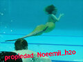 Bella y Will en la piscina nadando