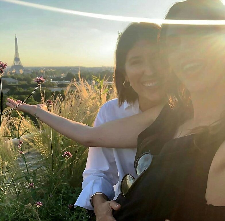Phoebe Tonkin de vacaciones en Paris, Francia 2019