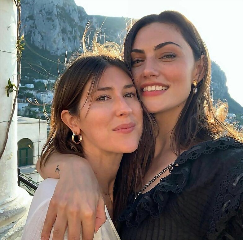 Phoebe Tonkin de vacaciones en Capri, Italia 2019