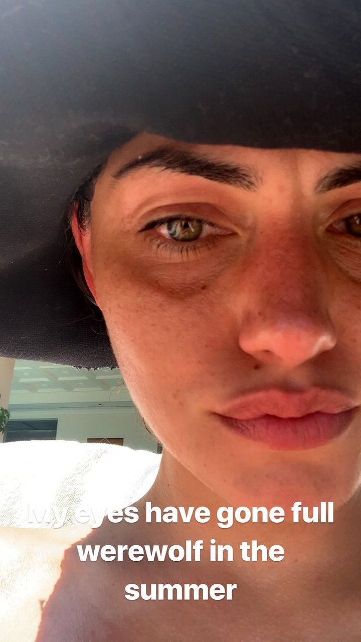 Phoebe Tonkin de vacaciones en Capri, Italia 2019