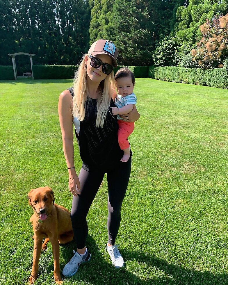 Claire Holt con su hijo James Holt Joblon