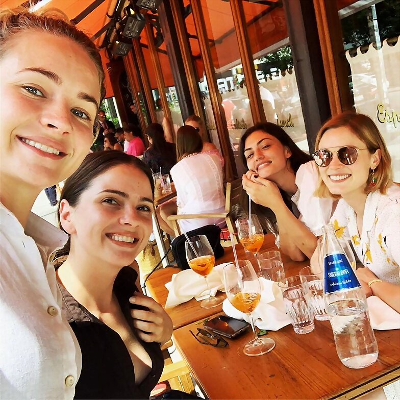 Phoebe Tonkin, Britt Robertson,Shelley Hennig 2019