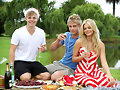 Luke Mitchell photoshoot con Samara Weaving