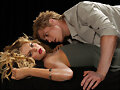 Luke Mitchell photoshoot con Samara Weaving