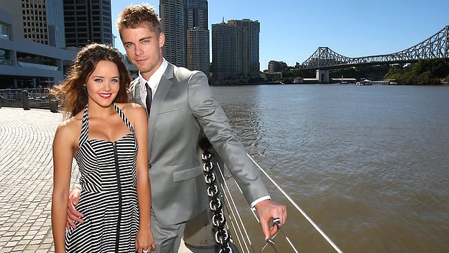Luke Mitchell photoshoot con Rebecca Breeds