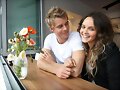 Luke Mitchell photoshoot con Rebecca Breeds