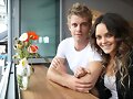 Luke Mitchell photoshoot con Rebecca Breeds