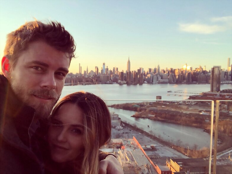 Luke Mitchell & Rebecca Breeds en Nueva York